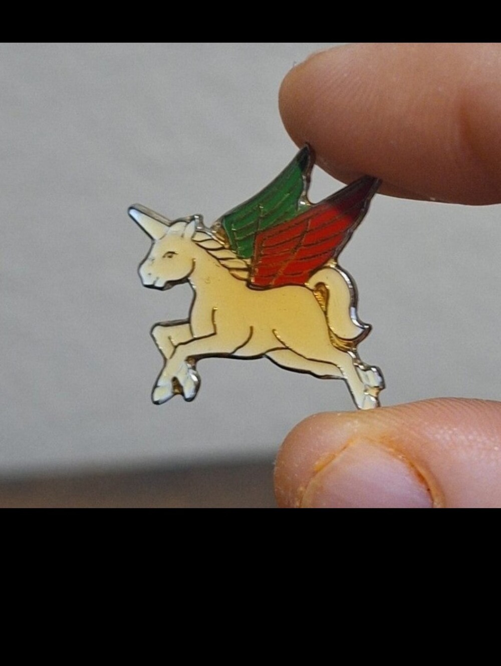 Colorful Vintage 80s Flying Unicorn/Pegasus Gold Tone Enamel Pin.
